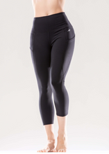 Load image into Gallery viewer, Jolie High-Waisted Capri Leggings with Hip Pockets