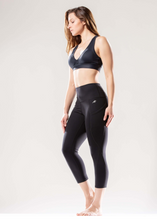 Load image into Gallery viewer, Jolie High-Waisted Capri Leggings with Hip Pockets