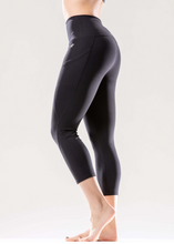 Load image into Gallery viewer, Jolie High-Waisted Capri Leggings with Hip Pockets