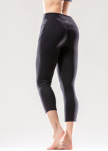 Load image into Gallery viewer, Jolie High-Waisted Capri Leggings with Hip Pockets
