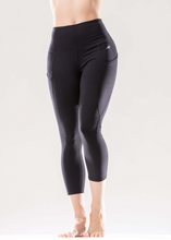 Load image into Gallery viewer, Jolie High-Waisted Capri Leggings with Hip Pockets
