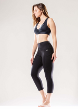 Load image into Gallery viewer, Jolie High-Waisted Capri Leggings with Hip Pockets
