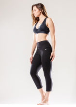 Load image into Gallery viewer, Jolie High-Waisted Capri Leggings with Hip Pockets
