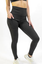 Load image into Gallery viewer, Seajoy Athletic High-Waisted Capri Leggings with Hip Pockets
