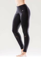 Load image into Gallery viewer, Athletique Low-Waisted Ribbed Leggings with Hidden Pocket and Mesh
