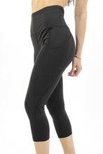 Load image into Gallery viewer, Seajoy Athletic High-Waisted Capri Leggings with Hip Pockets
