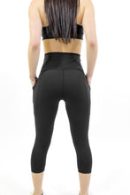 Load image into Gallery viewer, Seajoy Athletic High-Waisted Capri Leggings with Hip Pockets
