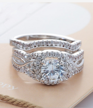 Load image into Gallery viewer, Woman diamond ring
